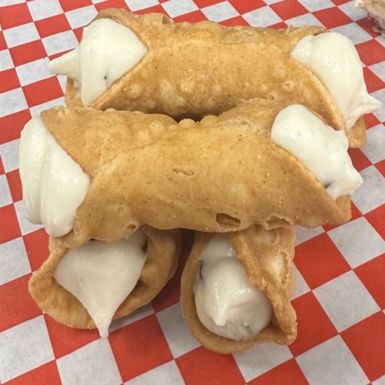 Delicious Cannoli: A Sweet Italian Treat